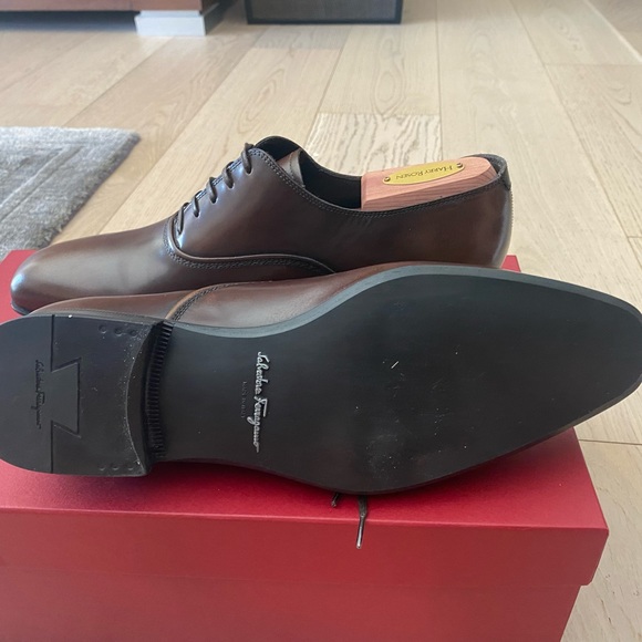 Authentic Salvatore Ferragamo -Leather Dunn Oxford Never Been Worn!! - Picture 8 of 11